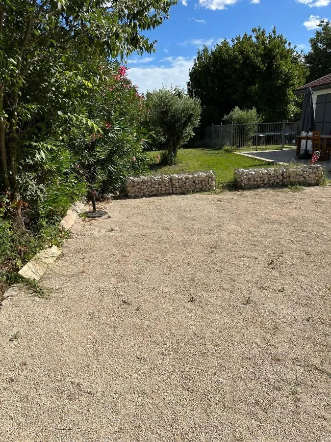 Villa Chaton LʼIsle-sur-la-Sorgue 0*,