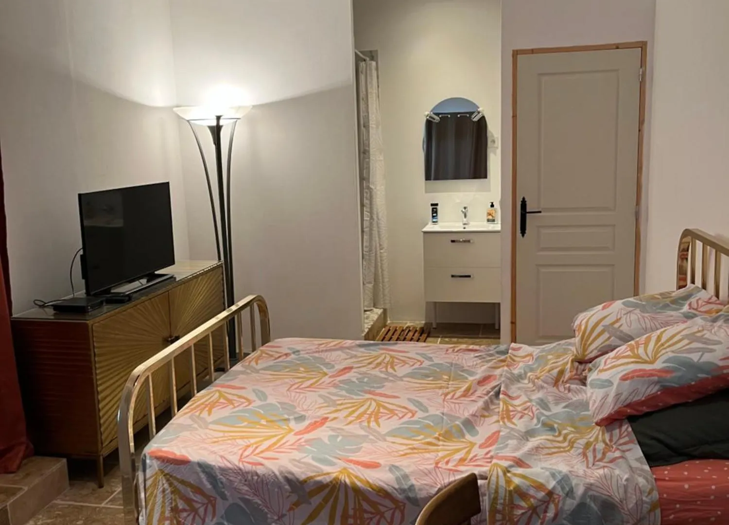 Villa Chaton LʼIsle-sur-la-Sorgue 0*,  France